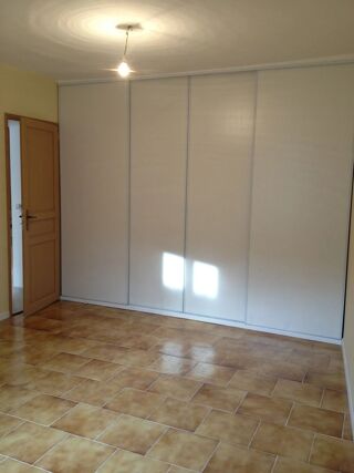 Location Appartement Trois pièces avec cave et salle de bain privative ! Villars-sur-var