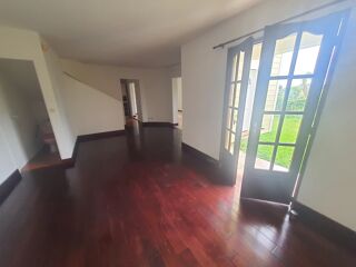  Maison à louer 6 pièces 180 m²