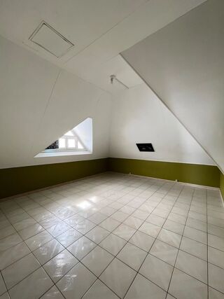  Appartement à louer 3 pièces 86 m²