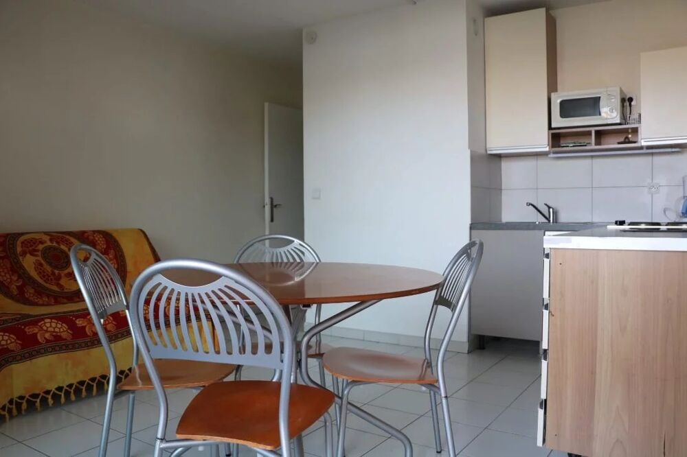 Location Appartement Deux pièces avec terrasse, parking et piscine Golfe-juan