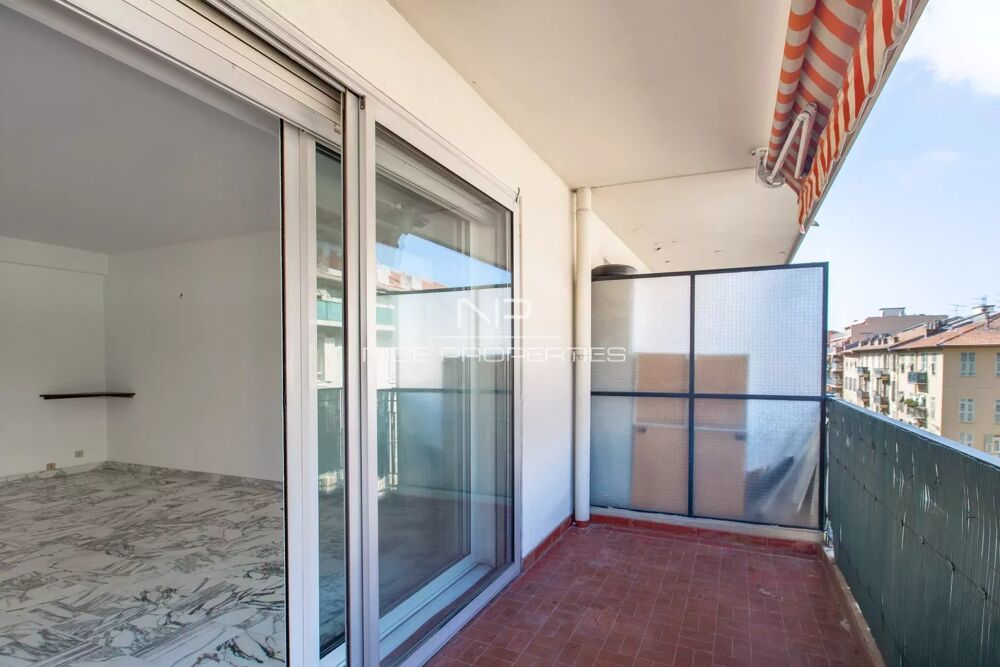Nice Le Port, agréable 3 pièces avec terrasse, à moderniser