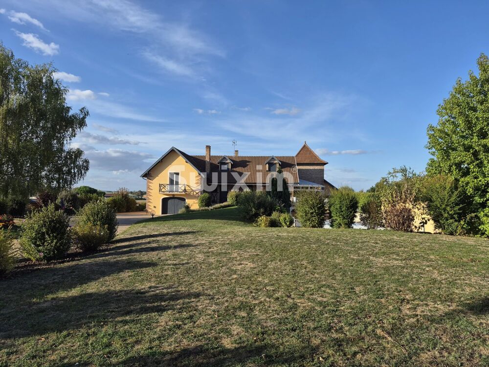 Magnifique propriété avec piscine à Feillens, 245 m²