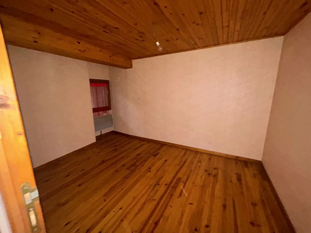 Maison de 117 m² à Ardes  Fort potentiel d'aménagement
