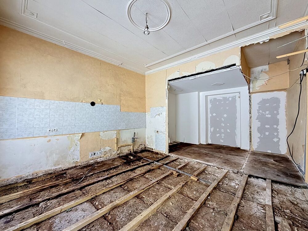   À VENDRE – Plateau professionnel 28 m² à rénover Hyper-centre de Bourgoin-jallieu