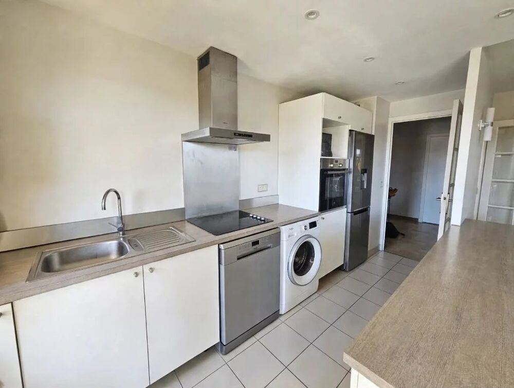 Location Appartement Magnifique trois/quatre pièces avec piscine, terrasse, parking a Mougins