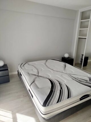  Appartement à louer 3 pièces 65 m²