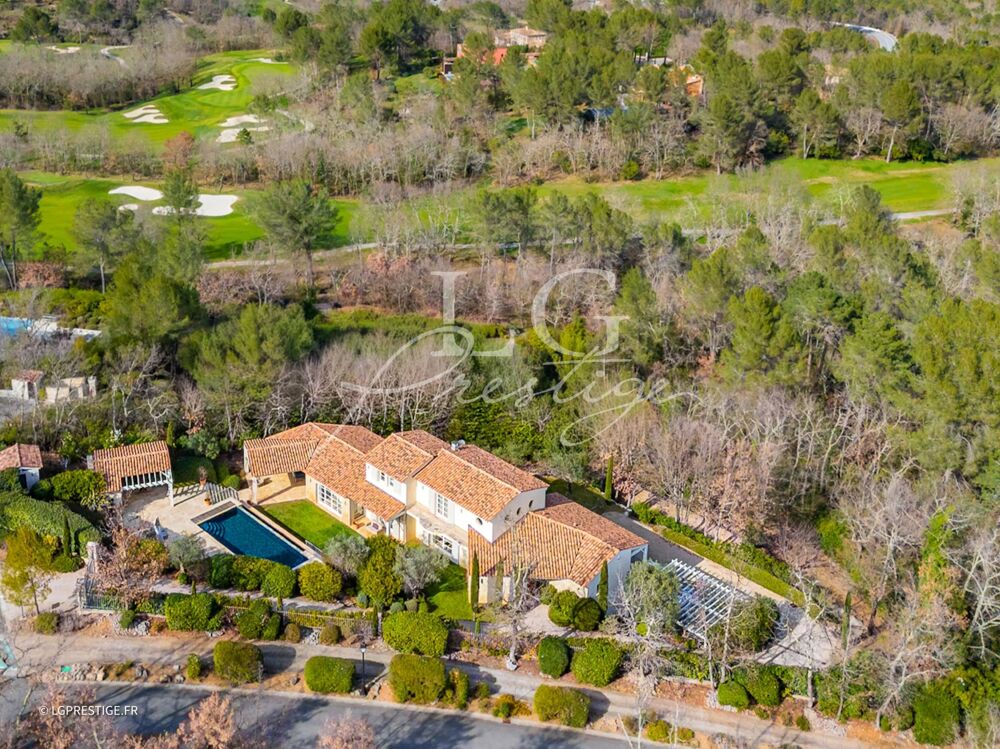 Élégante villa avec piscine au coeur du Domaine de Terre Blanche