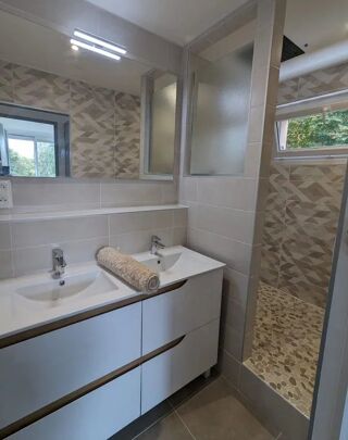  Appartement à louer 4 pièces 74 m²