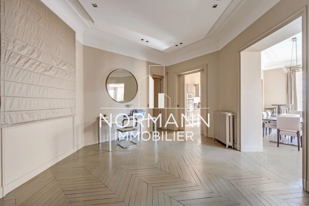 Vente Appartement PARIS 8 EME - TRIANGLE D'OR - 2 CHAMBRES - REFAIT A NEUF Paris 8