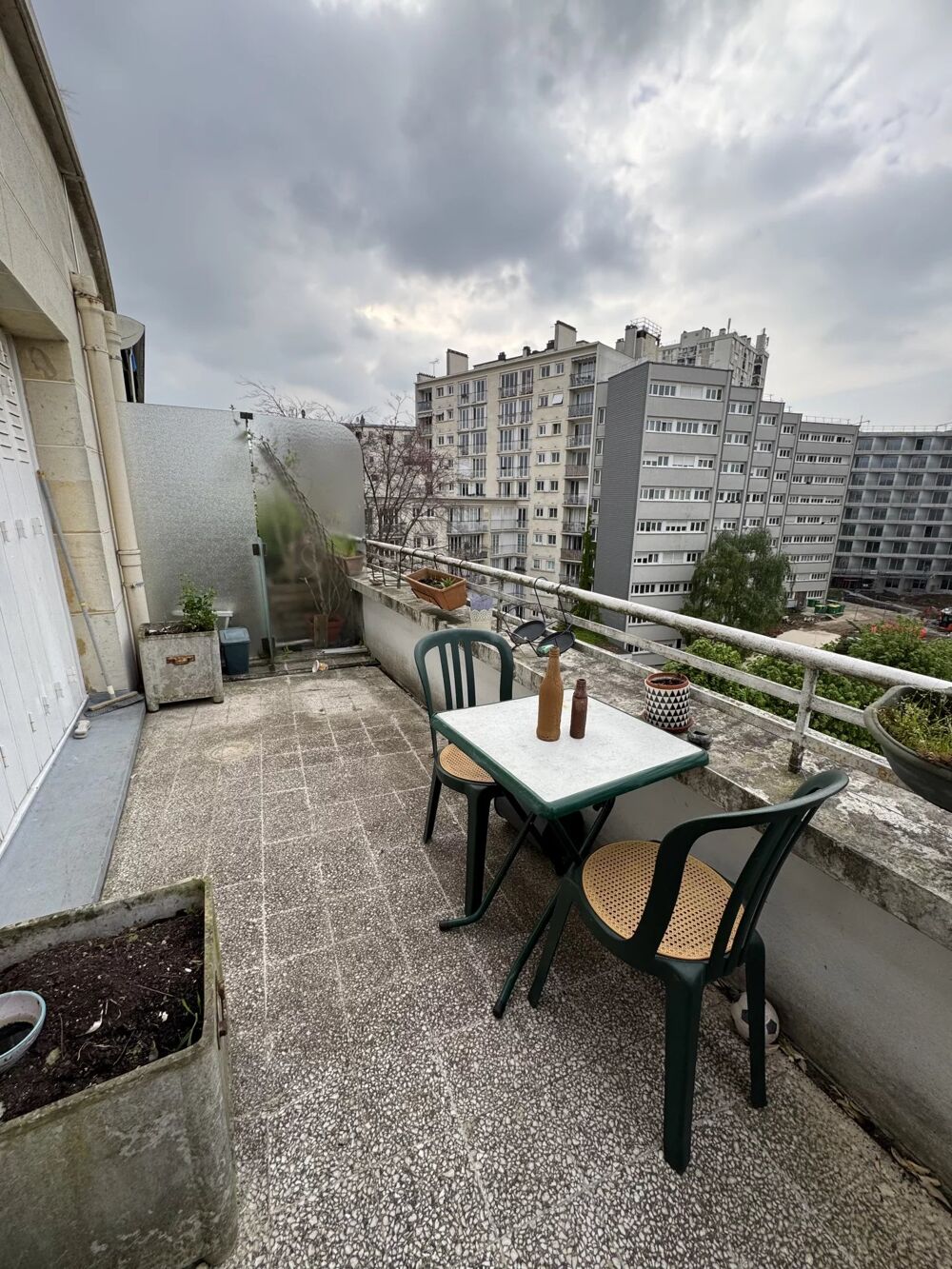 Vente Appartement 5 pièces deux balcons une terrasse deux parkings Paris 20