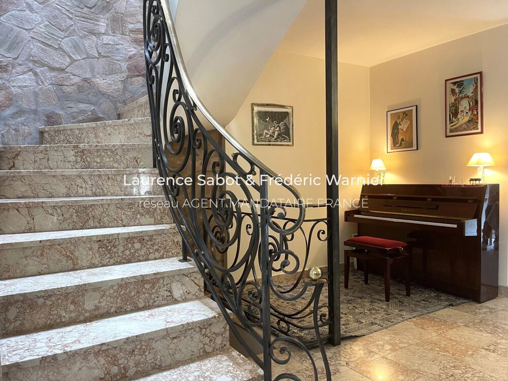 Vente Maison EXCLUSIVITÉ - MAISON DE CHARME 216 M² - FAMILIALE, BEAUX VOLUMES Rueil-malmaison
