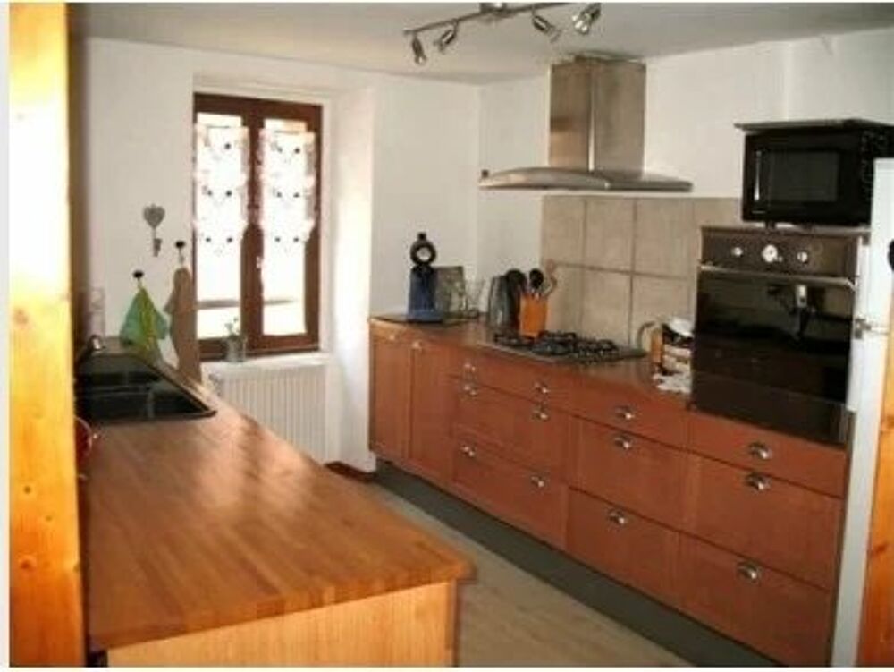 Appartement T3 en triplex  73 m²  Hyper centre de Vizille (382