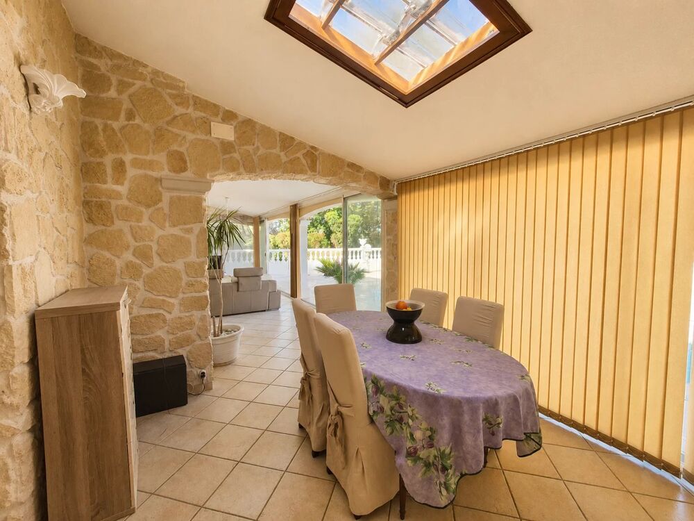 Villa de charme 145 m² avec piscine, dépendance et 9 500 m² de t