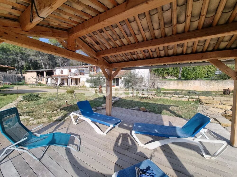 Propriété de caractère avec vue panoramique  1,5 ha  calme abs
