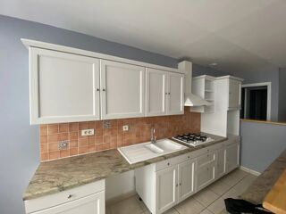  Appartement à louer 4 pièces 80 m²