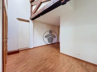  Appartement à louer 3 pièces 83 m²