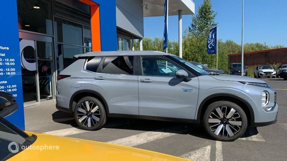 Outlander 2.4 PHEV 306ch Intense 4WD 2025 occasion 08000 Charleville-M&eacute;zi&egrave;res