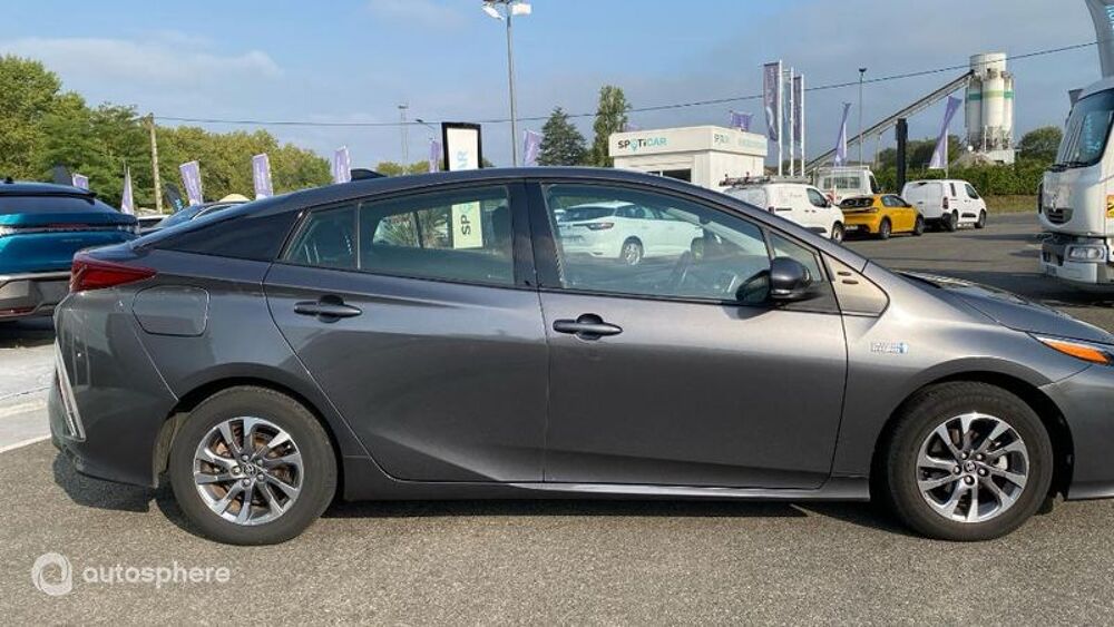 Prius 122h Solar RC18 2017 occasion 64000 PAU