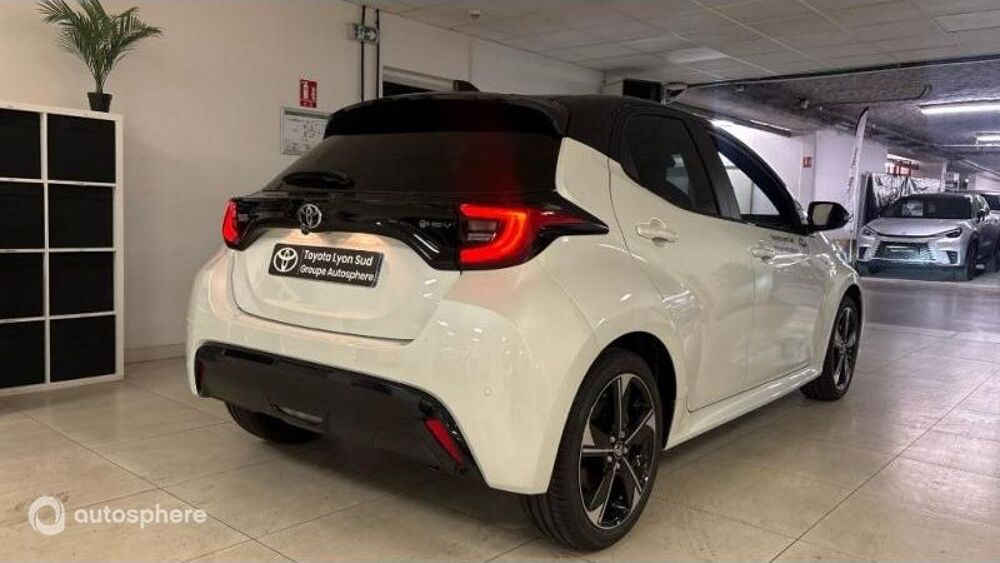 Yaris 130h Collection 5p MY25 2026 occasion 69200 V&eacute;nissieux