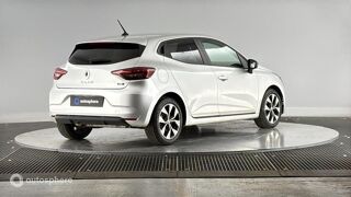 Clio 1.6 E-Tech hybride 145ch Evolution 2023 occasion 73230 Saint-Alban-Leysse