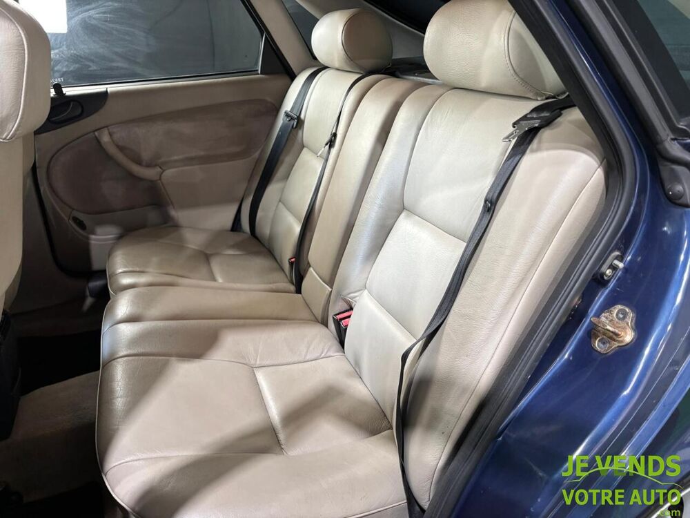 900 NG SE 2.5 V6 1996 occasion 26200 Mont&eacute;limar
