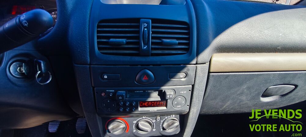 Clio 1.2 16v 75ch Pack Authentique 3p 2004 occasion 34070 Montpellier