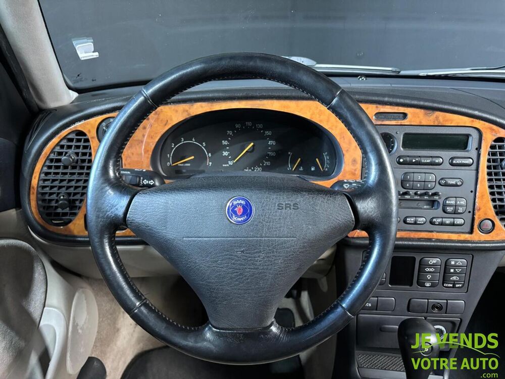 900 NG SE 2.5 V6 1996 occasion 26200 Mont&eacute;limar