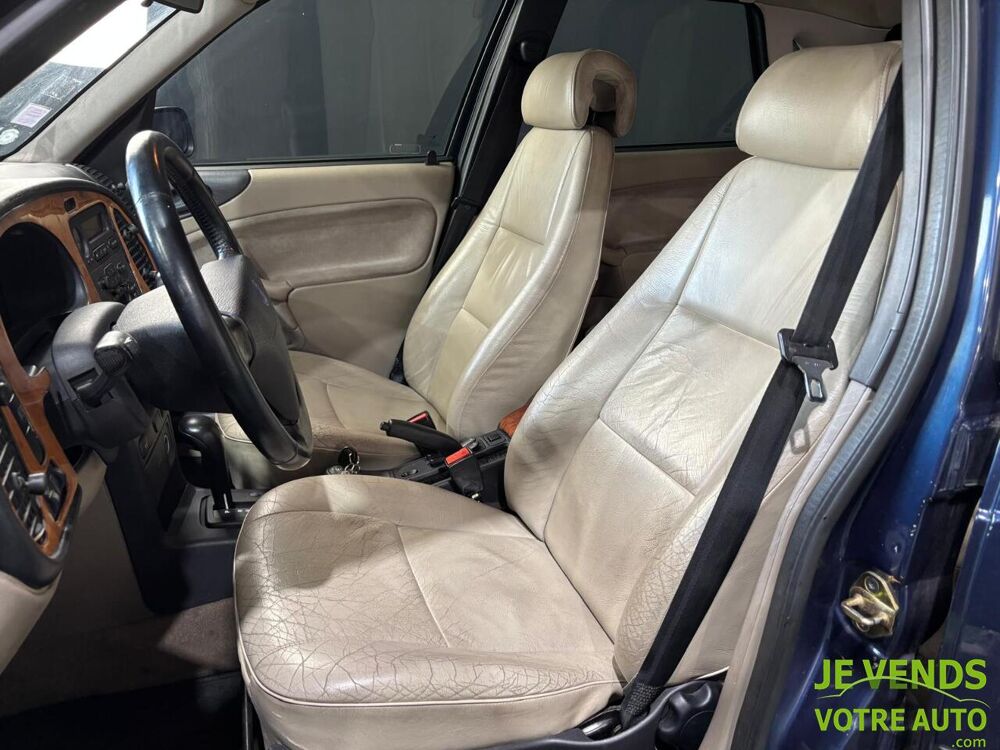 900 NG SE 2.5 V6 1996 occasion 26200 Mont&eacute;limar
