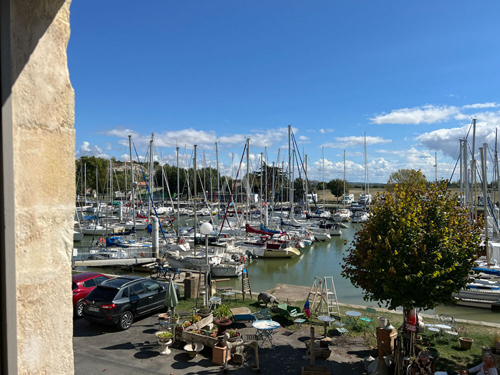 Appartement meublé sur Mortagne/Gironde vue imprenable sur le port