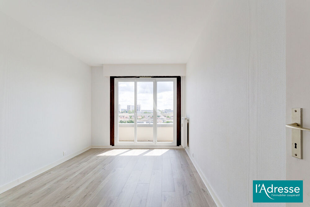 Vente Appartement Exclusivité. Appartement T4 de 90 m² situé au 7e étage d'une résidence de standing. Reims