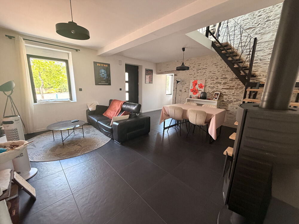 Charmante maison en pierre de 72 m² avec jardin à vendre au Plessis Macé