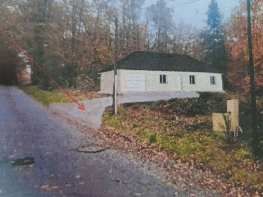 Vente Terrain CORREZE Près de NEUVIC.  A 250m du lac de la Triouzoune, un terrain constructible viabilisé de 2573m2 Liginiac