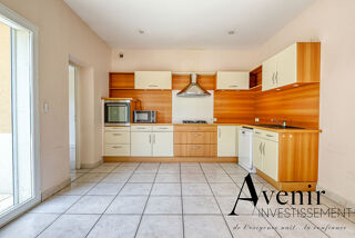  Appartement à louer 5 pièces 200 m²