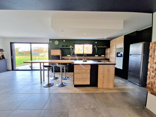  Maison  vendre 7 pices 311 m