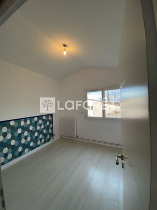  Maison à louer 7 pièces 111 m²