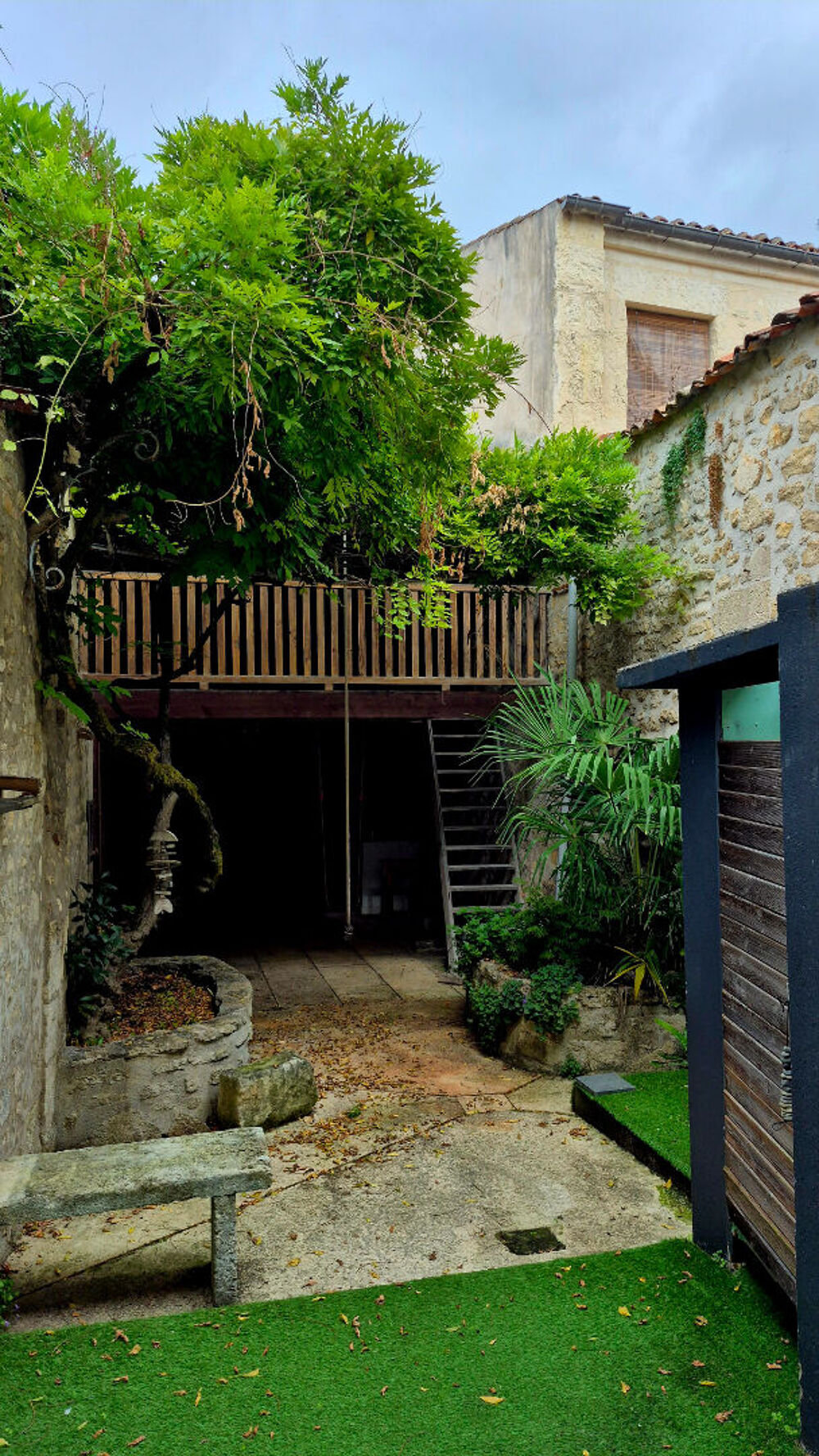 Vente Maison À DÉCOUVRIR - Une maison de ville pleine de charme avec jardin arboré ! Saintes