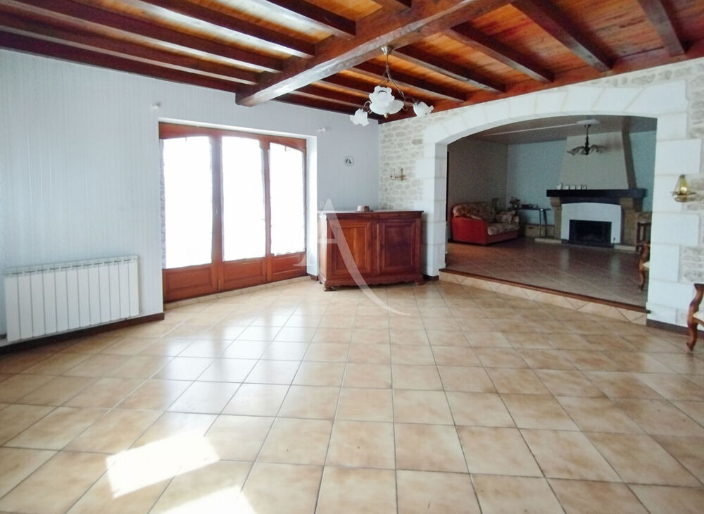 Maison 8 pièces 242 m² · à Les Junies · 242 m² · 169 000 €