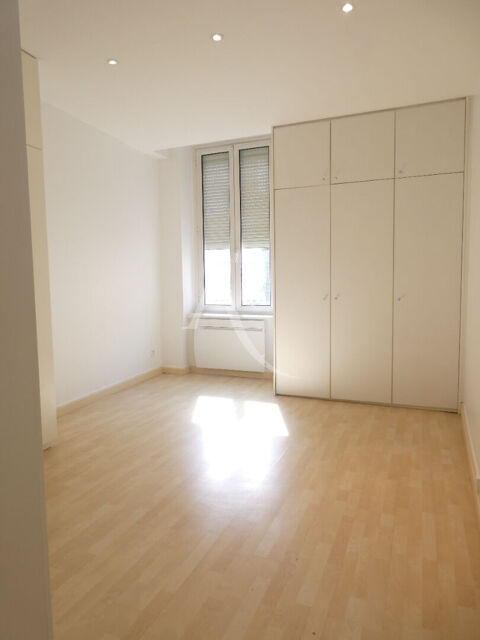  Appartement � louer 3 pi�ces 125 m�