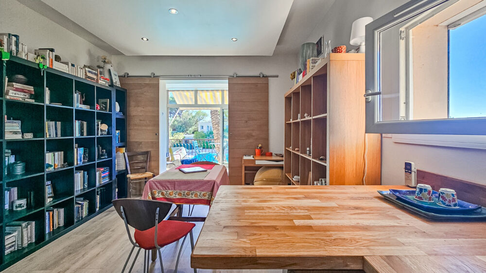 Vente Appartement LE LAVANDOU -  T2 RENOVÉ - DERNIER ETAGE - BALCON - PISCINE  - PARKING PRIVATIF Le lavandou