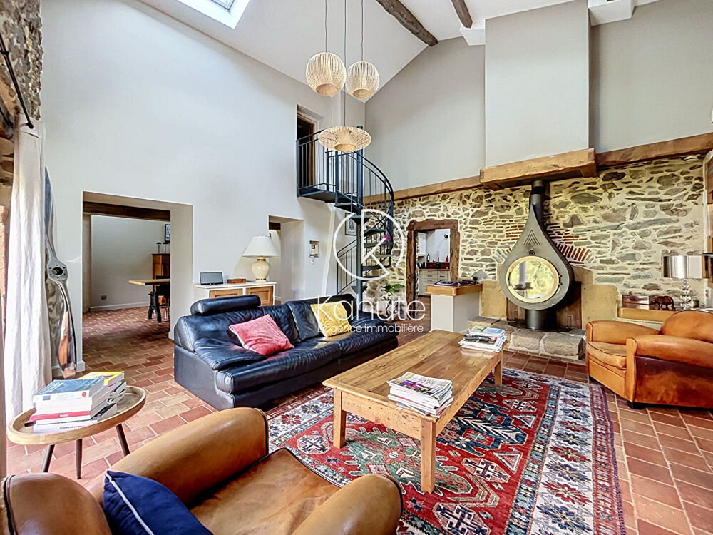 Vente Maison Demeure de charme située sur la commune de Courzieu à 15 min de l'Arbresle, 7 pièce(s) 200 m2, 5ha de terrain, garage, caveau et L arbresle