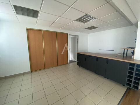   Local professionnel Verrieres En Anjou 5 pièce(s) 140m2 