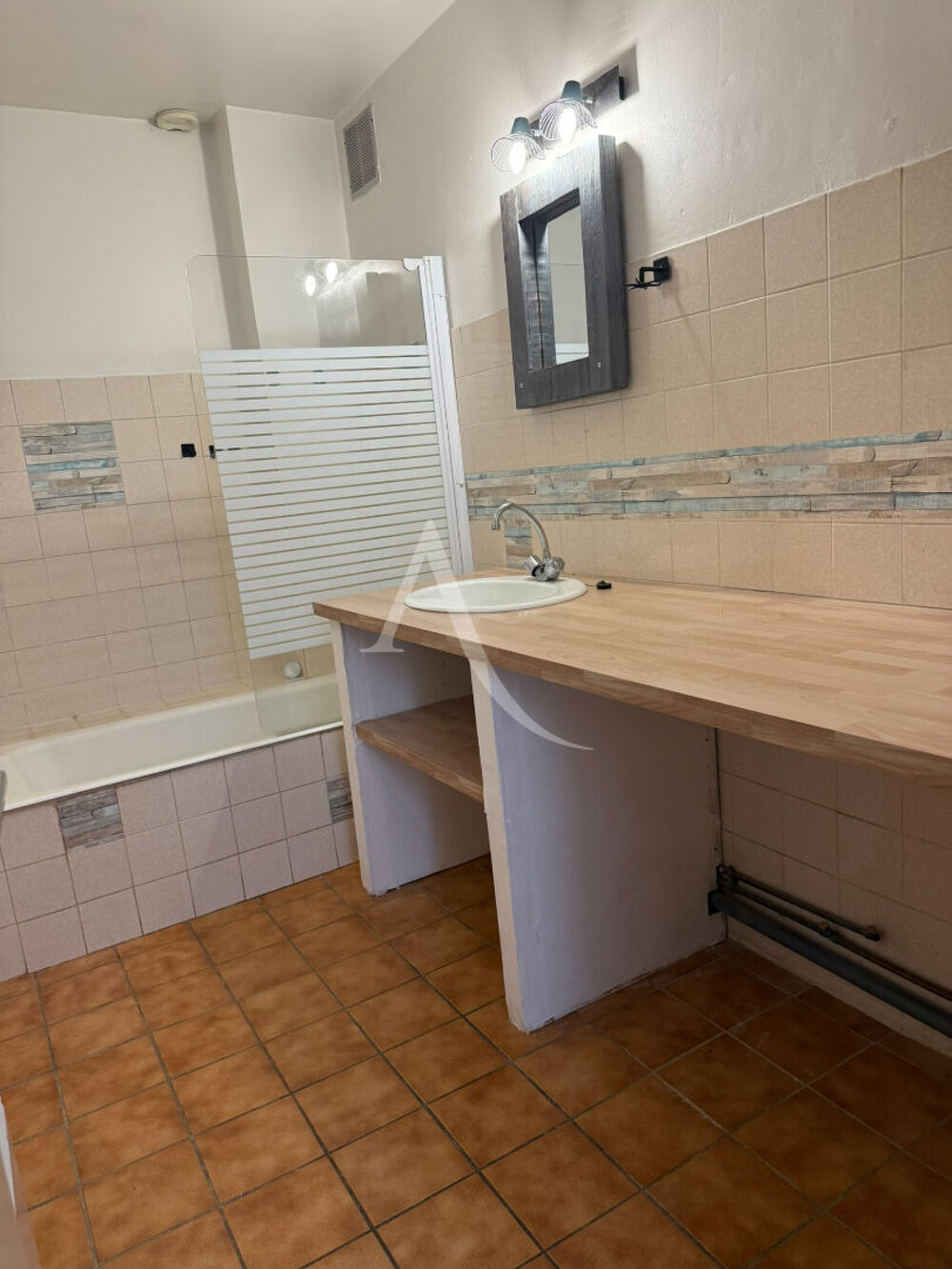Appartement LA CRAU 3 pièce(s) 70 m2