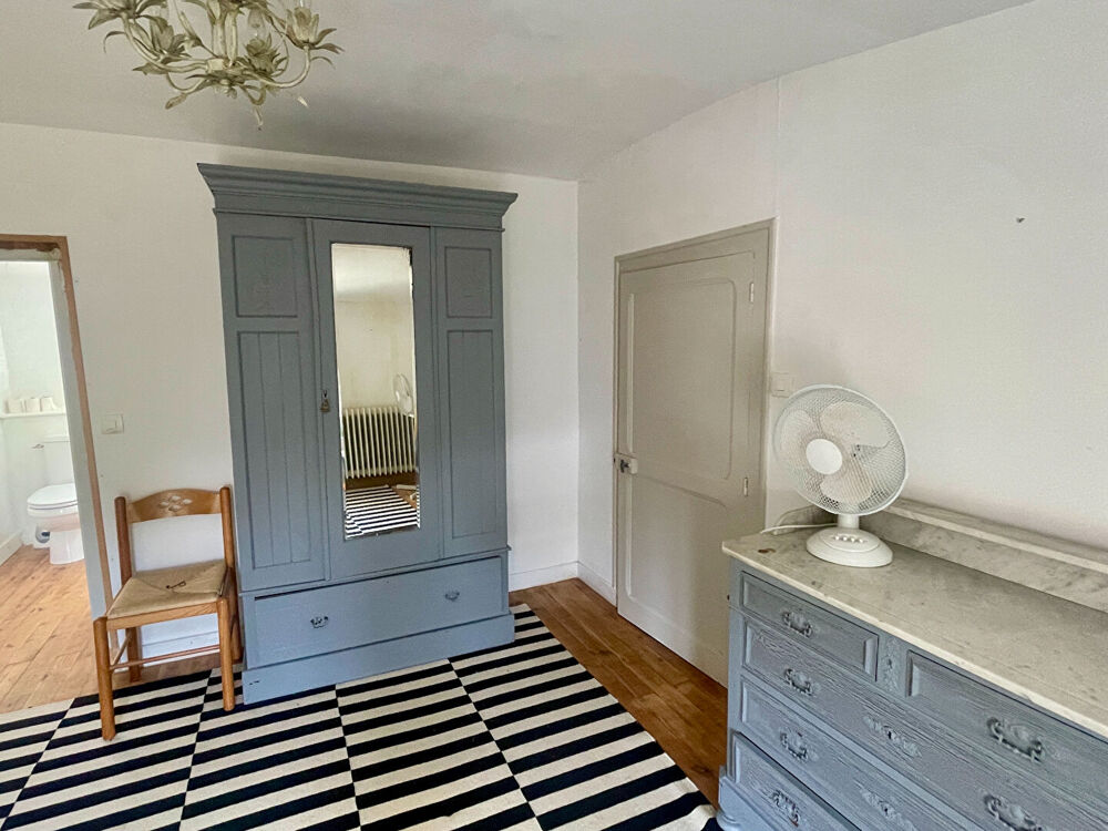 Maison et maison d'amis en centre ville LOULAY, tout à l'égout