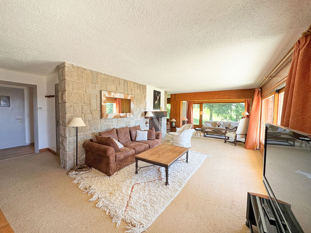 FONT ROMEU - Propriété d'exception au coeur de la station : Chalet 12 pièces - 288 m² hab. de caractère sur 2 221 m² de terrain