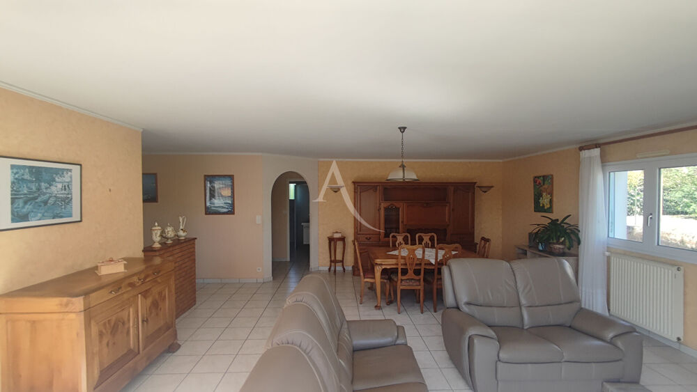 Vente Maison Maison plain-pied 138m² au coeur du Poiré-sur-Vie : volumes, potentiel et emplacement privilégié Le poire sur vie
