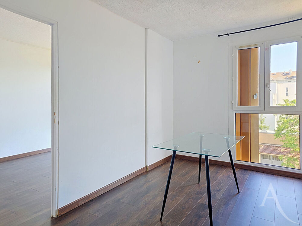 Appartement 3 pièces meublé - À deux pas de la gare avec parking privatif