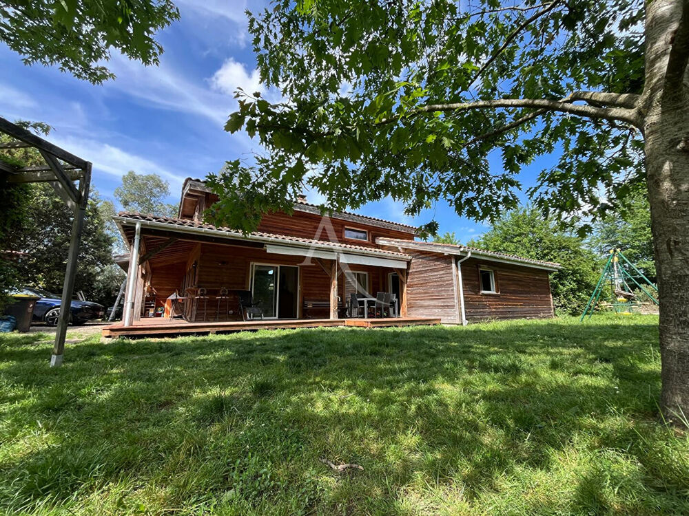Grande maison familiale de 185m² avec studio indépendant sur plus de 2300m² de terrain !
