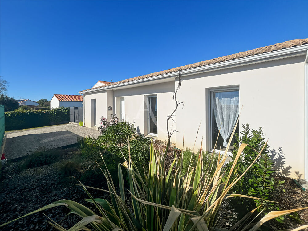 Vente Maison Maison récente de 2020 à vendre à Challans avec terrasse et terrain clos Challans