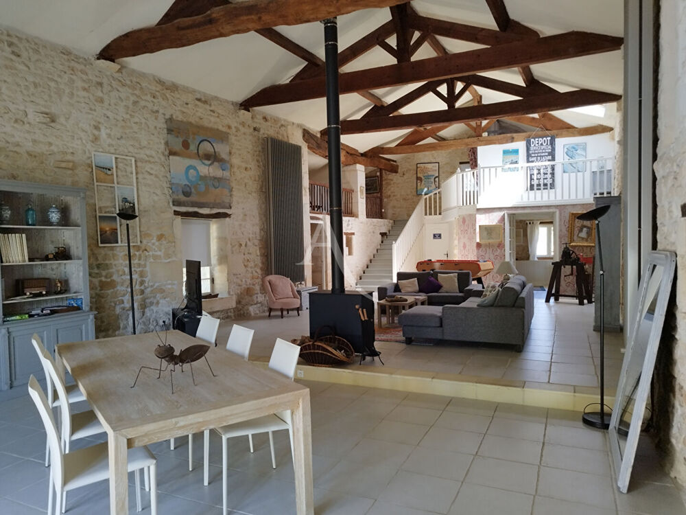 Charentaise de plain pied 4 chambres avec piscine.