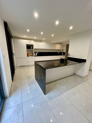  Maison  vendre 5 pices 220 m